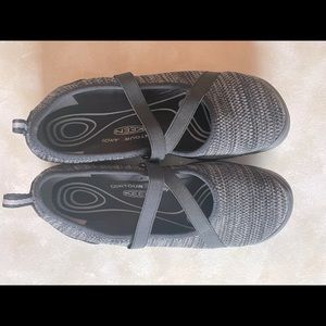 Keen Slip On Hiking Trail Shoes with contour arch - Size 9.5 Women